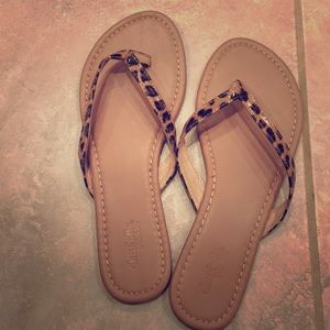 Sandals w/ leopard print / cheetah print straps